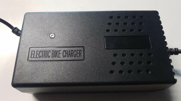 Ladegerät 60Volt 3A für Blei Akku Kaltgerätestecker